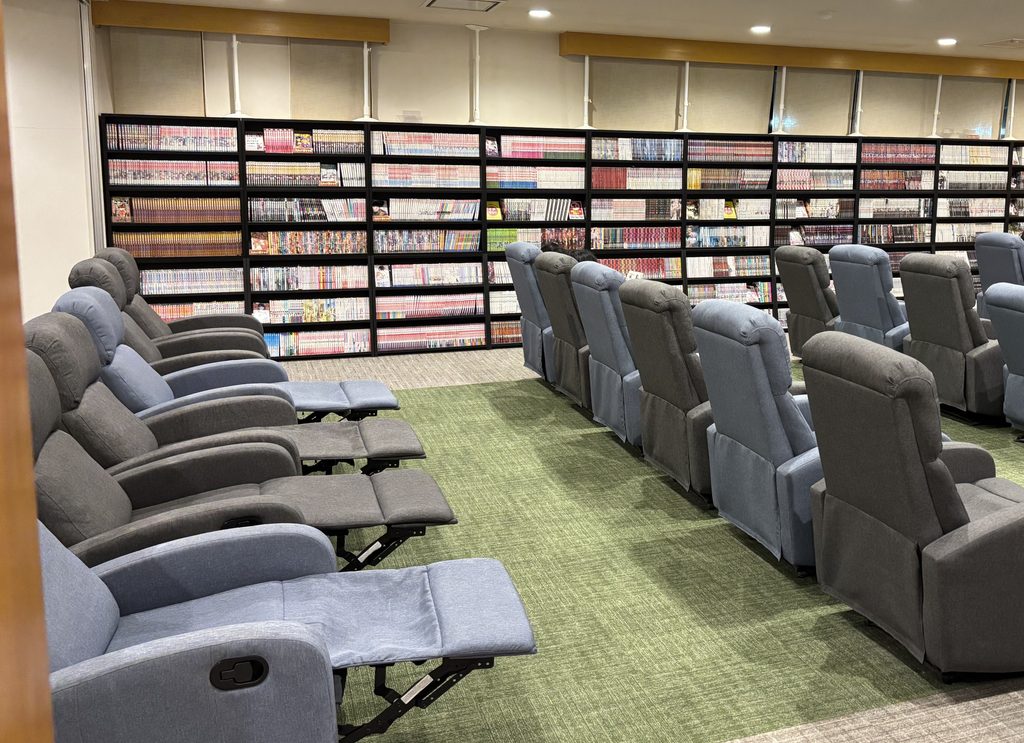 無料休憩スペースは漫画も充実